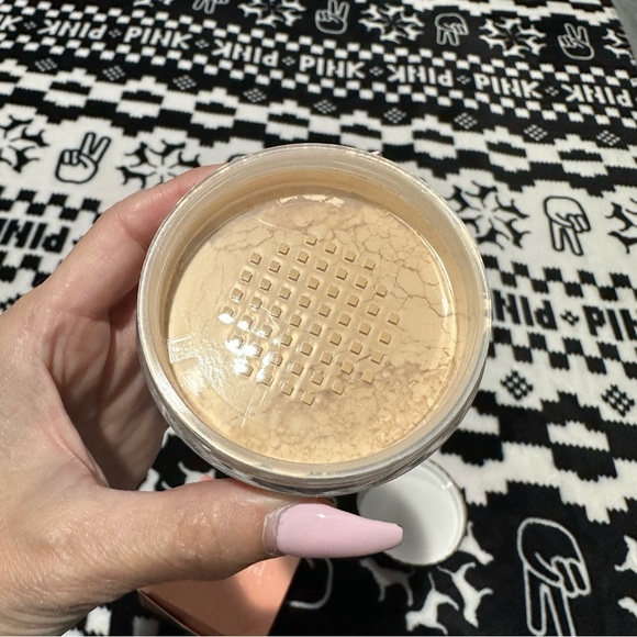 Pinklipps setting powder. Color 25G banana. Never used still in box - Picture 3 of 7